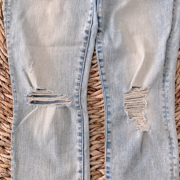 Mother Pixie Ankle Fray Action Shot Jean - Picture 8 of 16